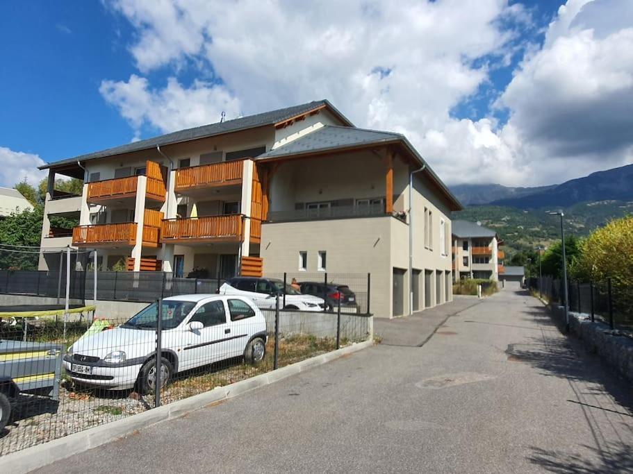 Superbe T2 Duplex Vue Sur Les Montagnes Lägenhet Chorges Exteriör bild